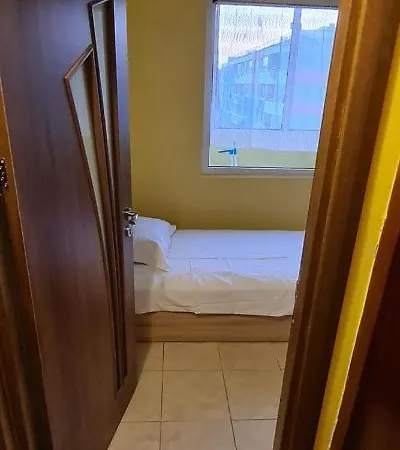 Burgas, Zornica Blok 30 Vhod 8 Etaz 7 Desen Plus Wifi 50 Mbps Pensjonat